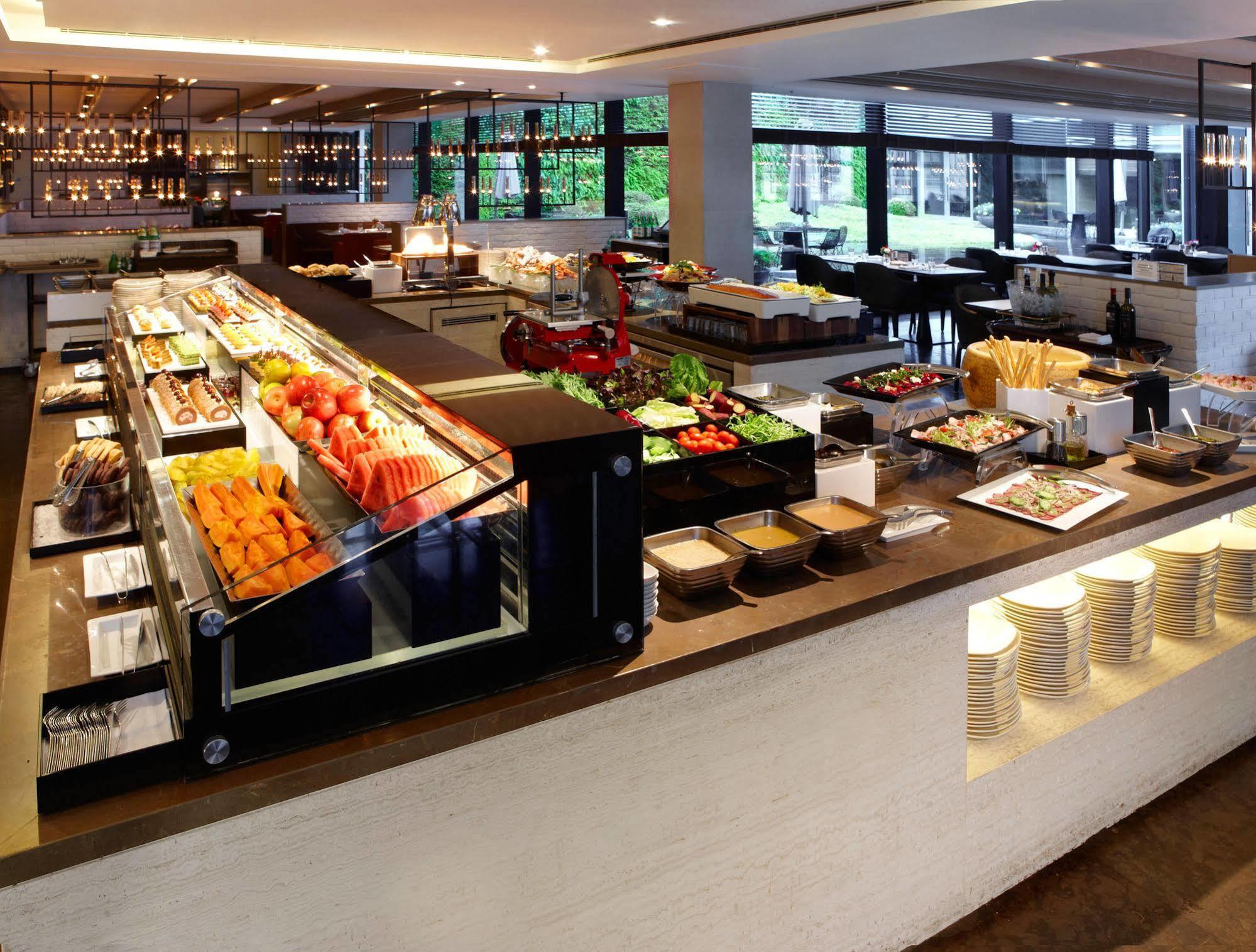 Hotel Humble House Taipei Extérieur photo A buffet at a restaurant