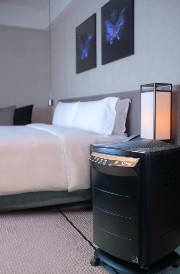 Hotel Humble House Taipei Extérieur photo A portable air purifier in a hotel room